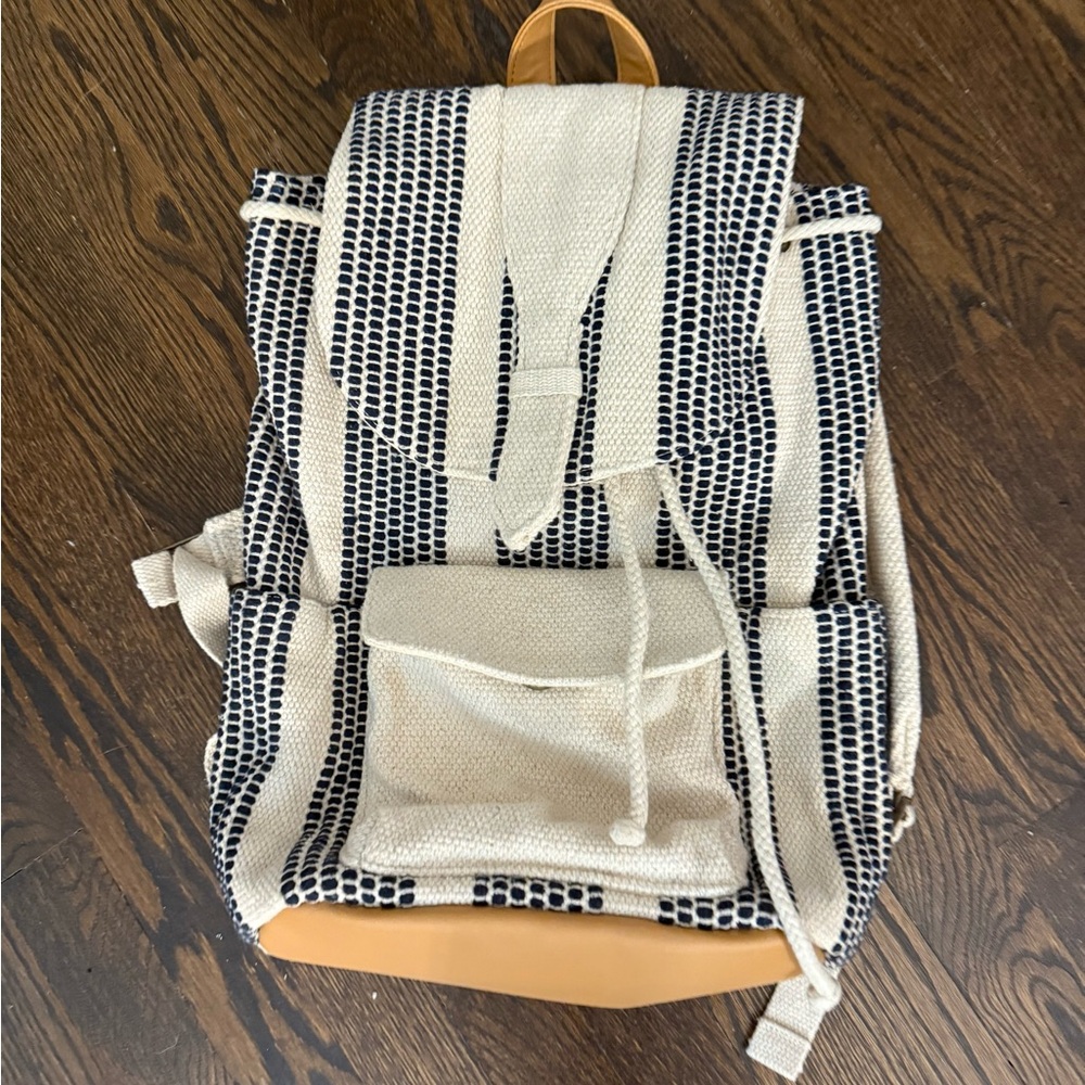 Universal Thread Black and Cream Backpack